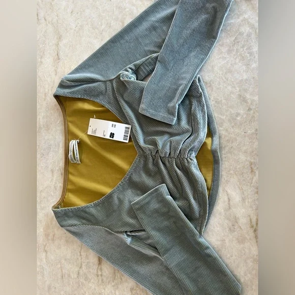 NWT Urban Outfitters Light Blue Long Sleeve Crop Top! - Picture 2 of 2